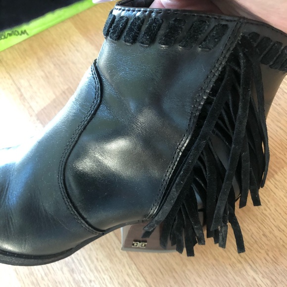 Boots - Picture 5 of 6